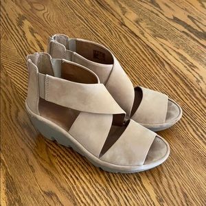 CLARK’s Artisan Clarene Wedge Tan Sandal